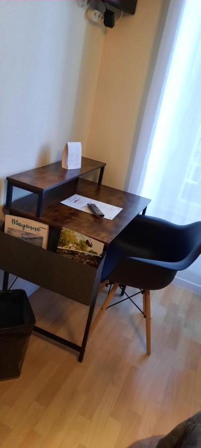 Le Gue De Genes Hotel Ambrieres Les Vallees Екстериор снимка