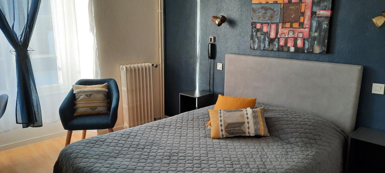Le Gue De Genes Hotel Ambrieres Les Vallees Екстериор снимка