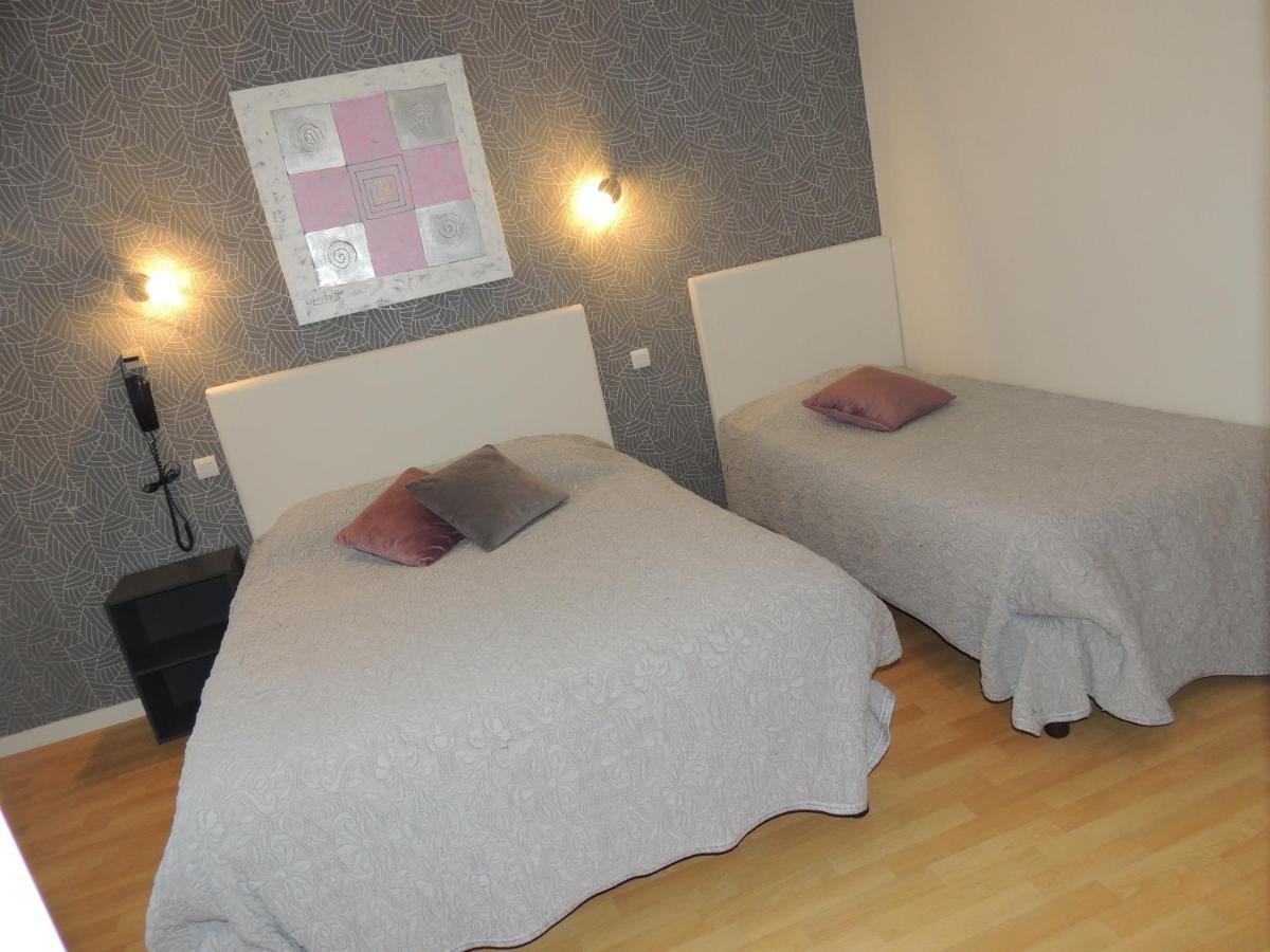 Le Gue De Genes Hotel Ambrieres Les Vallees Екстериор снимка