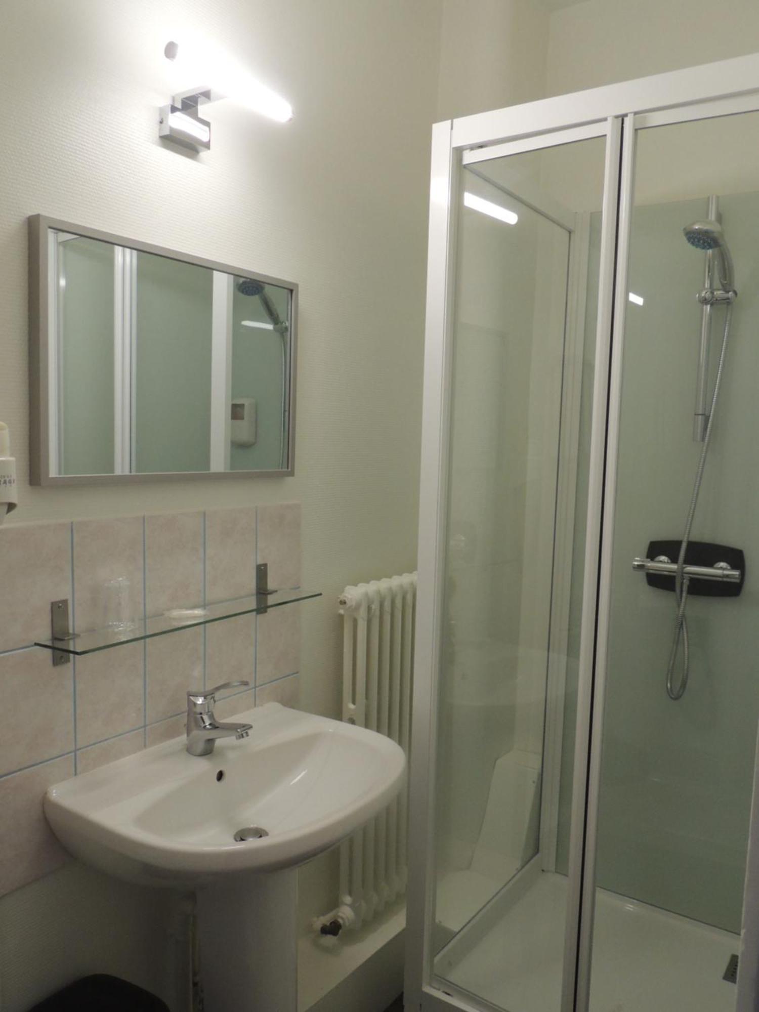 Le Gue De Genes Hotel Ambrieres Les Vallees Екстериор снимка