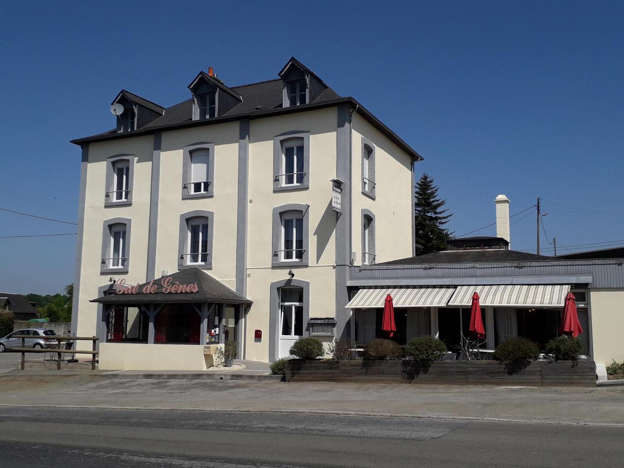 Le Gue De Genes Hotel Ambrieres Les Vallees Екстериор снимка