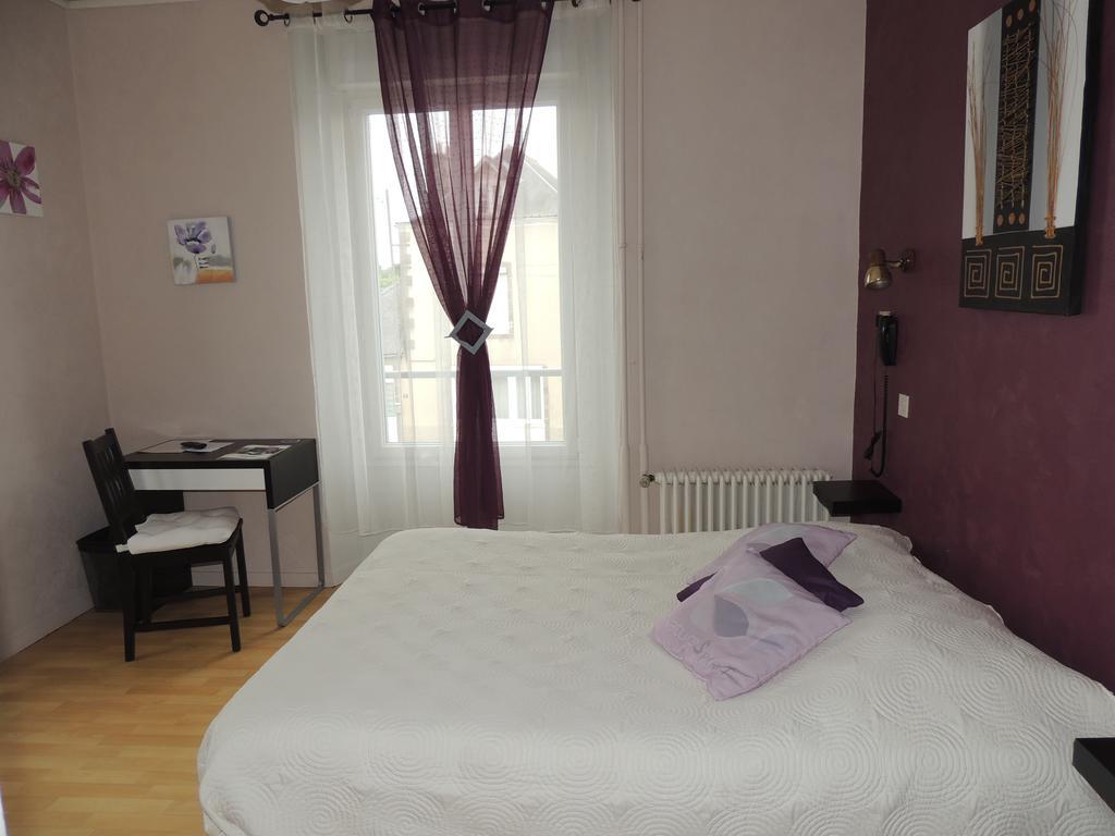 Le Gue De Genes Hotel Ambrieres Les Vallees Екстериор снимка