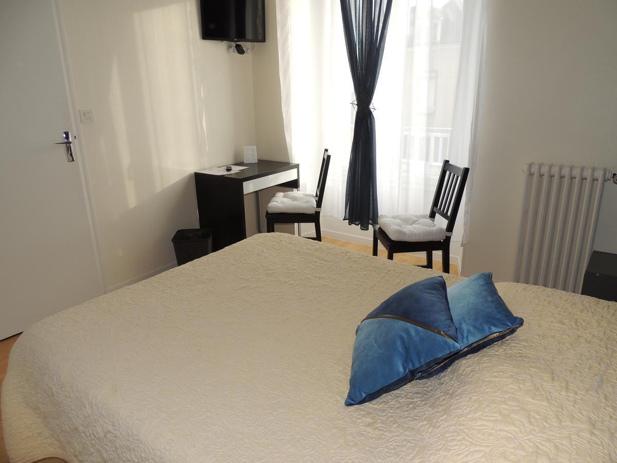 Le Gue De Genes Hotel Ambrieres Les Vallees Екстериор снимка