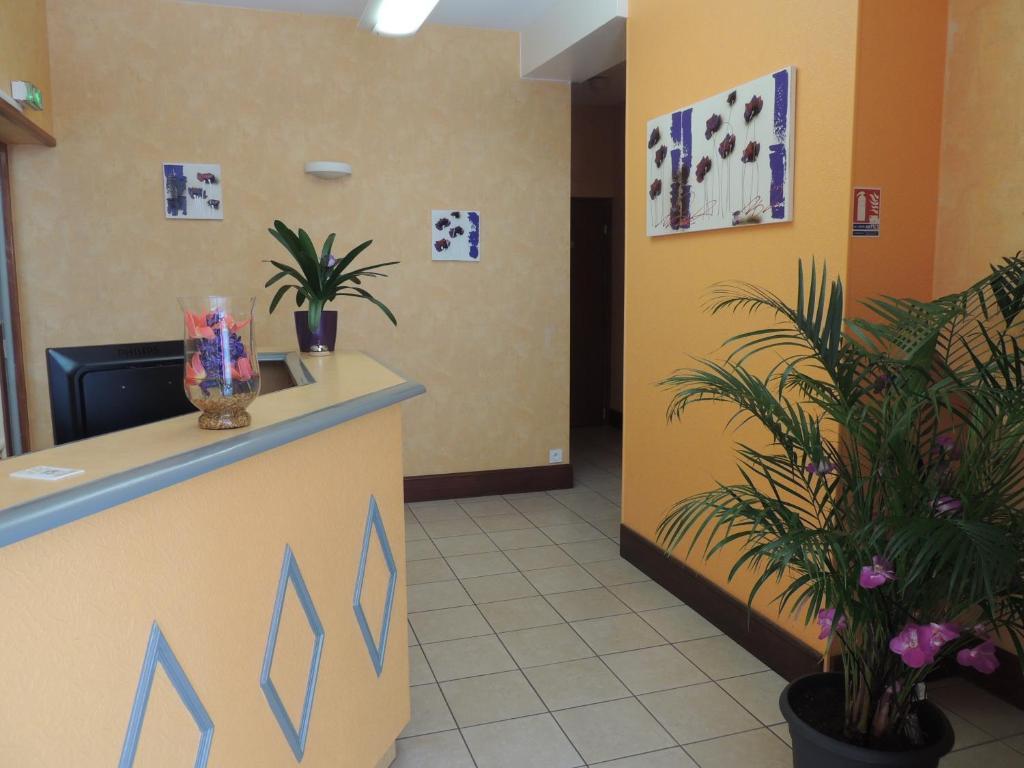 Le Gue De Genes Hotel Ambrieres Les Vallees Екстериор снимка