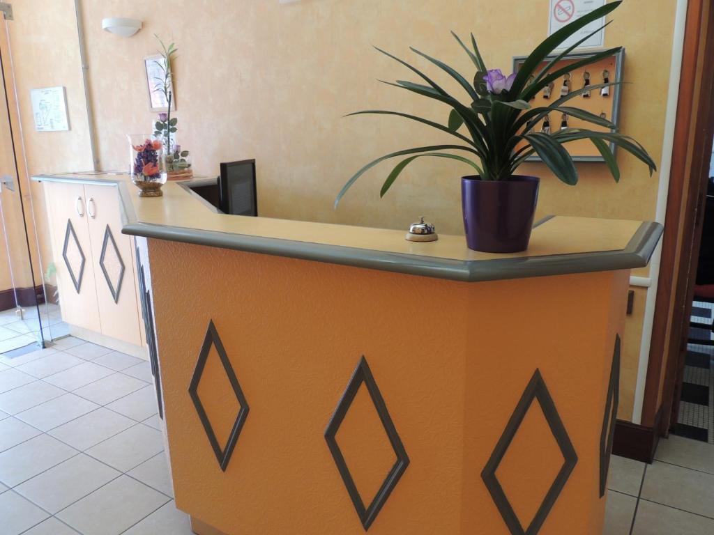 Le Gue De Genes Hotel Ambrieres Les Vallees Екстериор снимка